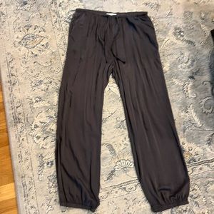 Relaxed silk like material Bella Dahl pants.